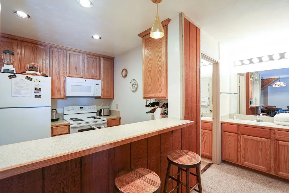 Summit 293 Bright, Spacious with Under Ground Parking, Walk to Eagle Lodge by RedAwning
