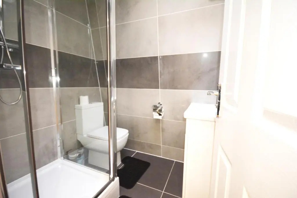 London Modern 4 Bedroom Apartment