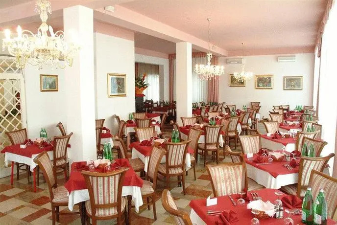 Hotel Reve