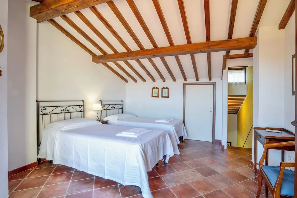 ISA-Holiday-Home with swimming-pool in San Gimignano, apartments with air conditioning and private outdoor area