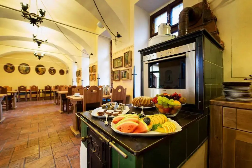Hotel Selsky Dvur - Bohemian Village Courtyard