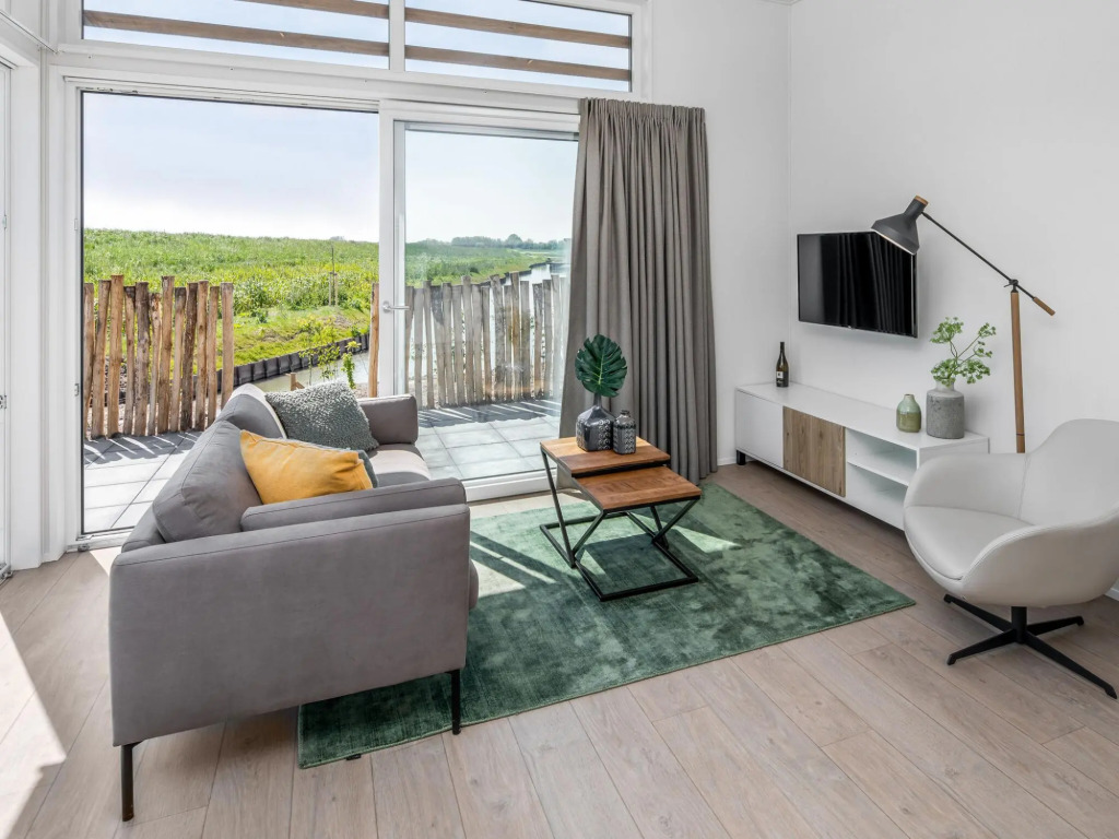 Detached Luxury Lodge near Sea