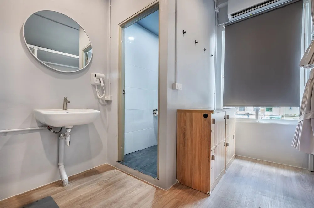 Ti Thong Hostel