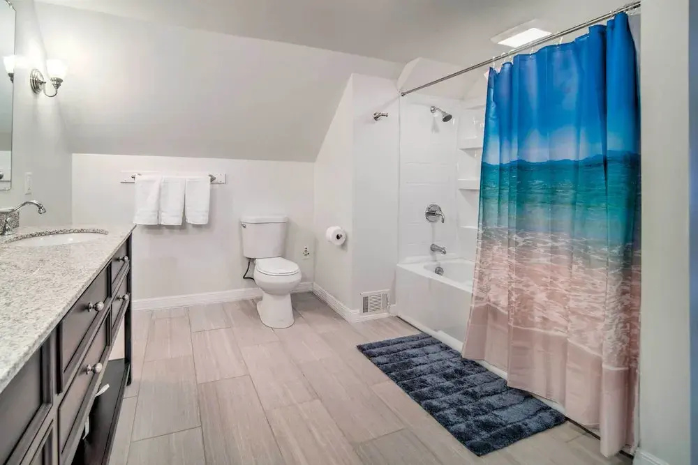 1 Block to Bridge Street: Lake Erie Vacation Home