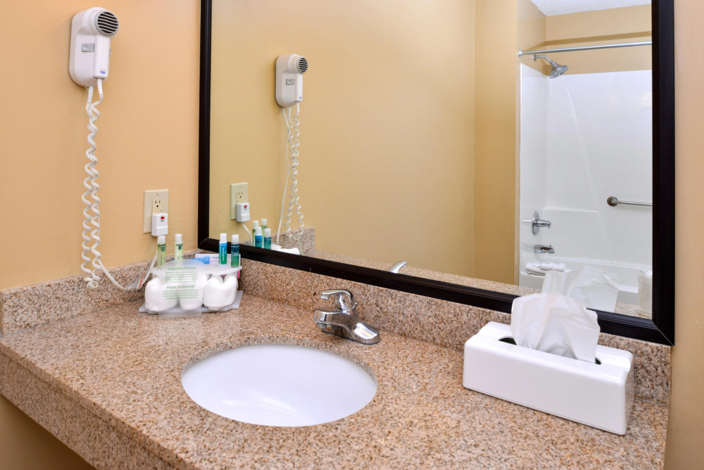 Country Inn & Suites by Radisson Benton Harbor-St Joseph MI
