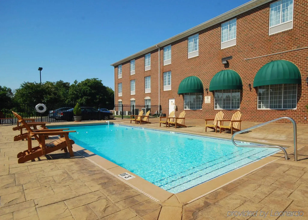 Holiday Inn Express Hotel & Suites Warrenton by IHG