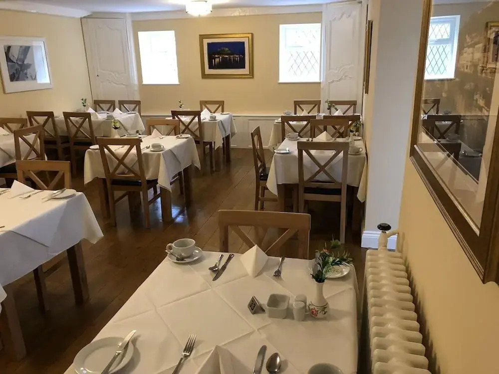 Almorah Hotel