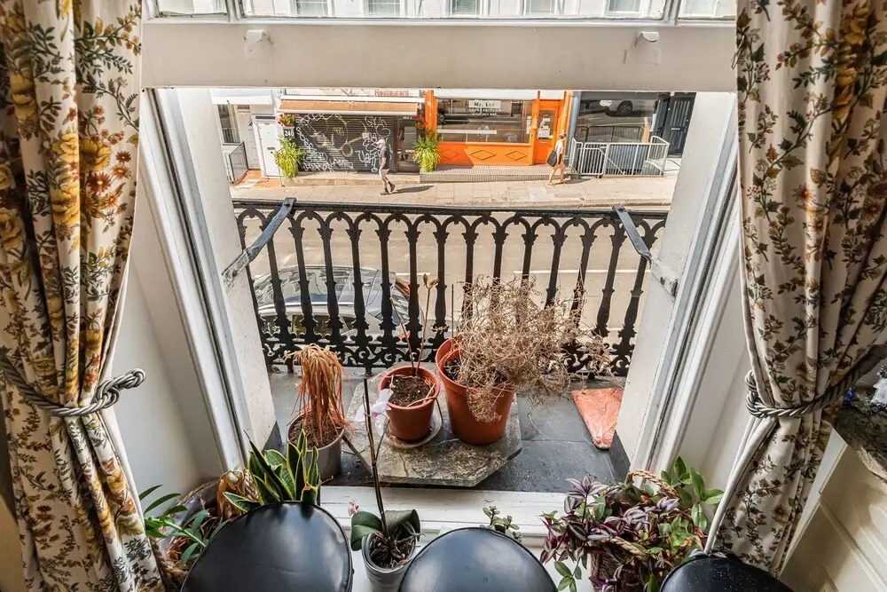 Charming one Bedroom Flat Near Maida Vale by Underthedoormat