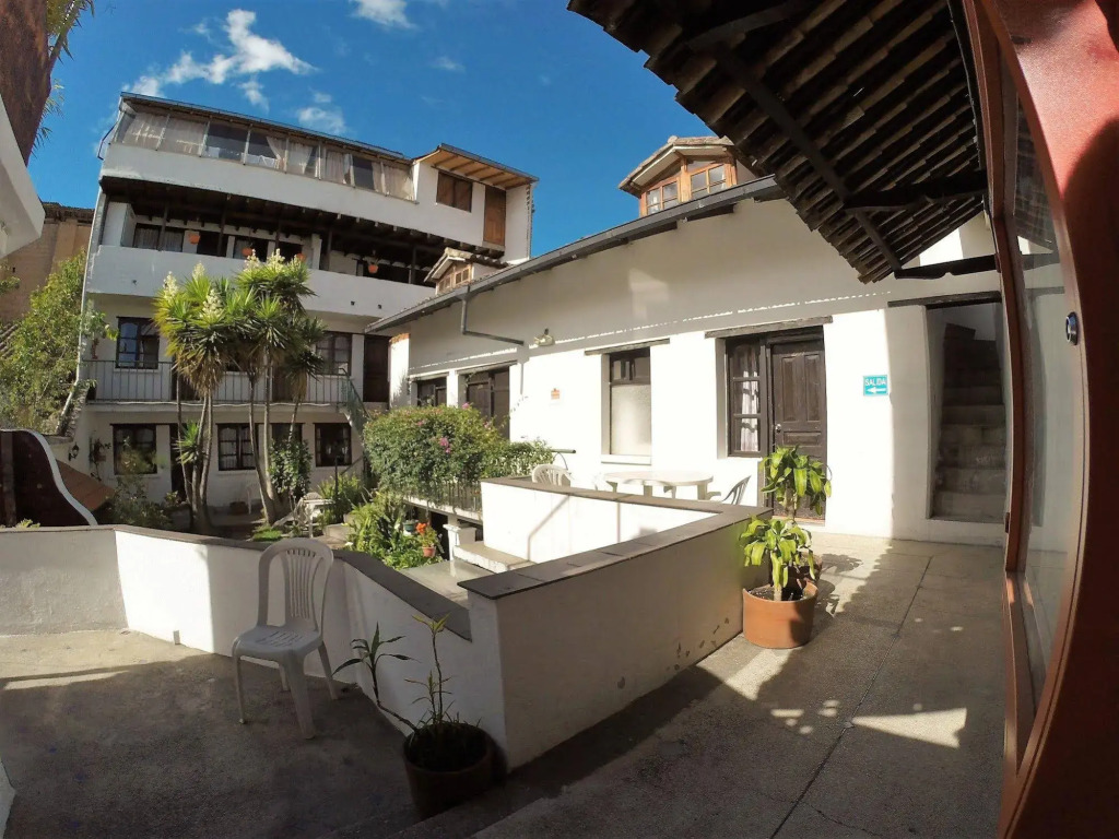 Hostal LAuberge Inn