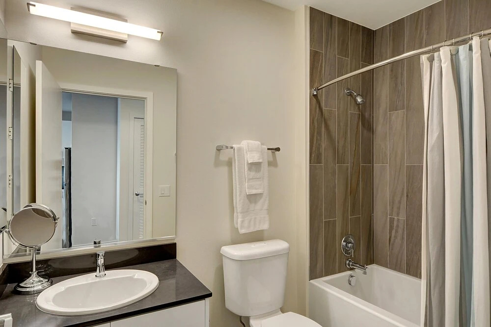 South Lake Union Lakeview Suite - Two Bedroom Apartment
