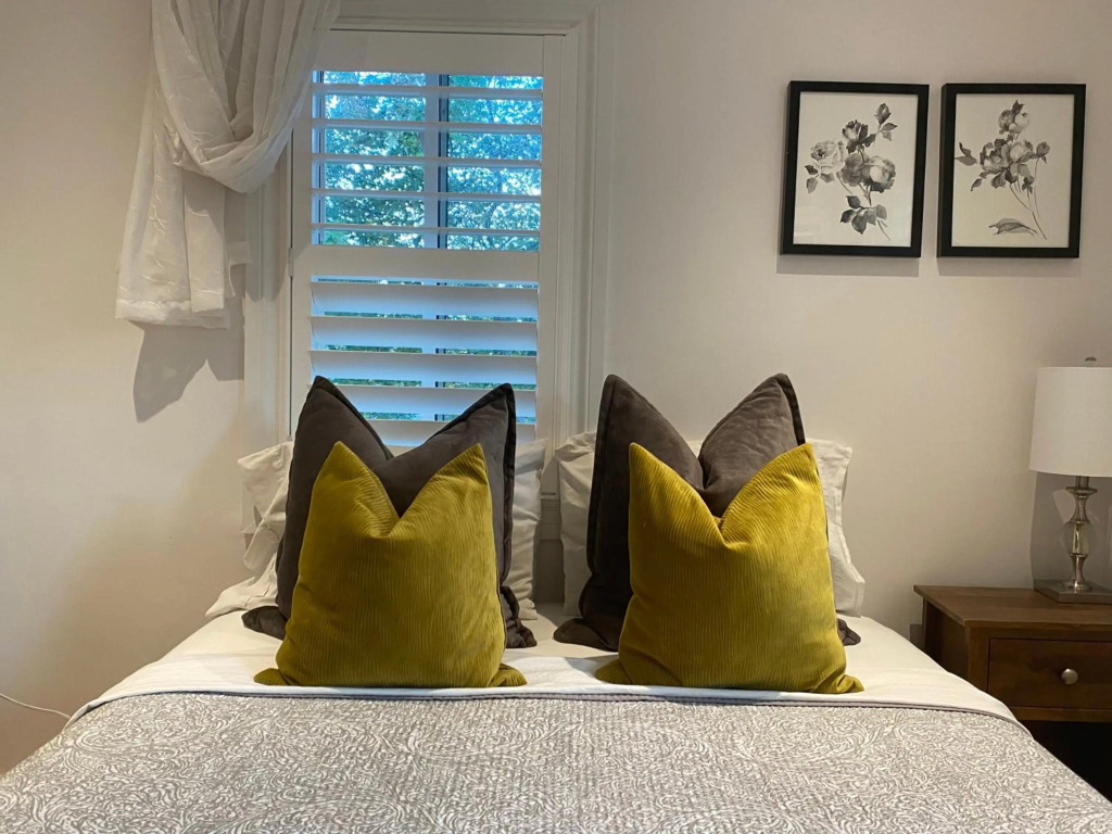 Bright Bedroom- YYZ, Humber College, EGH, Quiet