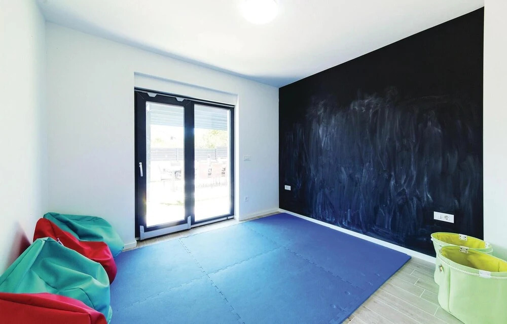 Amazing Home in Kastel Novi With Wifi and 8 Bedrooms