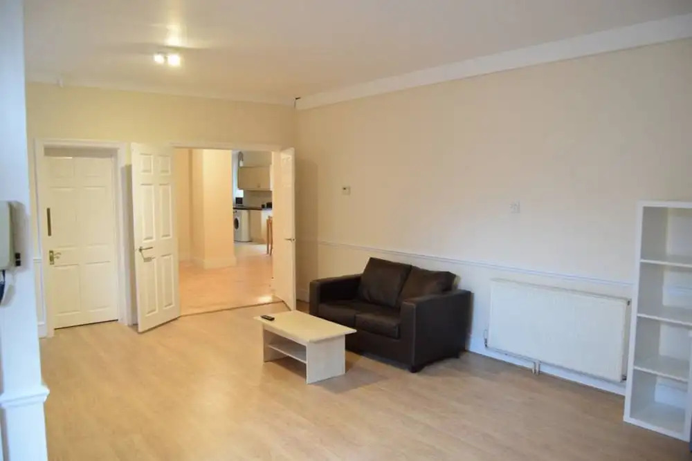 3 Bedroom Bayswater Flat