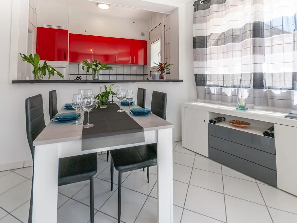 Beautiful Holiday Home for 4 With Private Swimming Pool