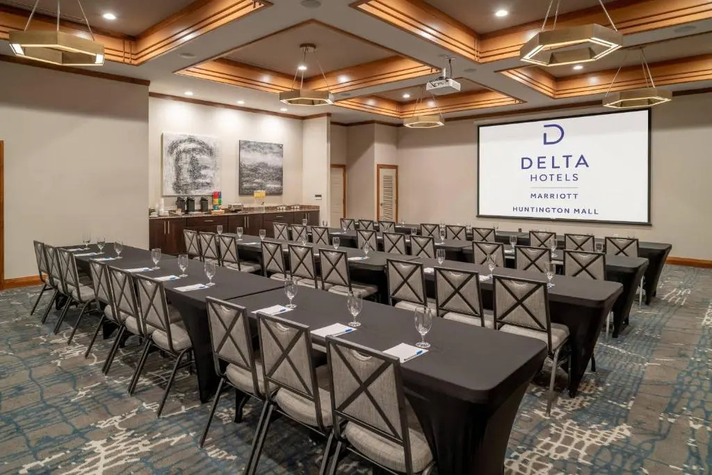Delta Hotels Huntington Mall