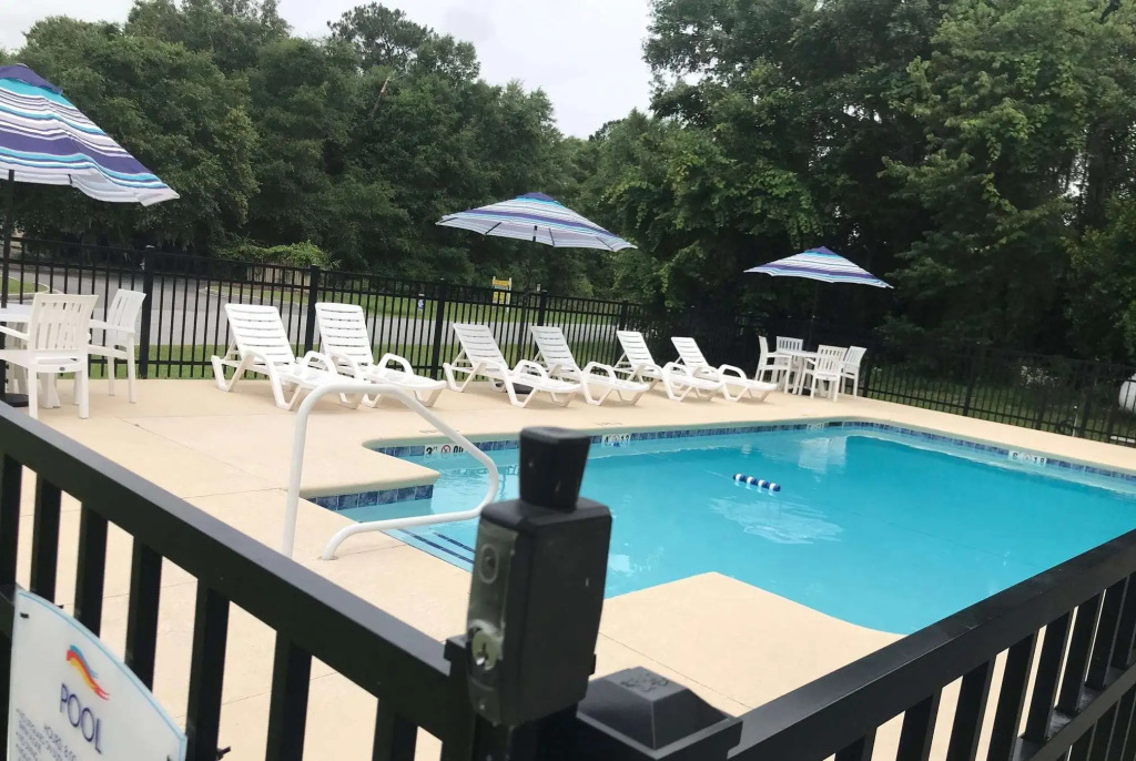 Baymont by Wyndham Lake Park Valdosta I75