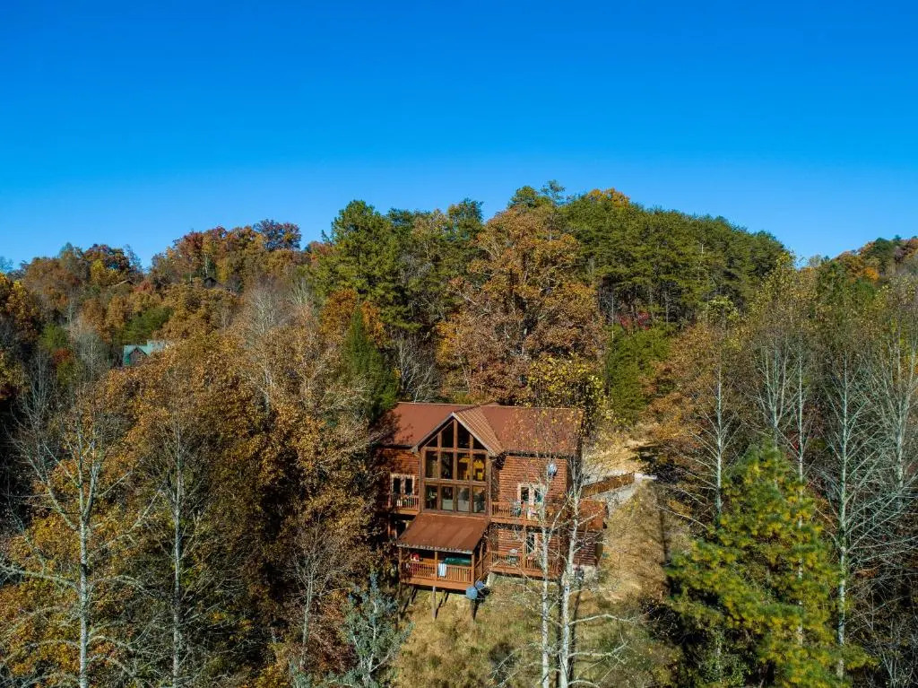 Hazel by Avantstay Cliffside Modern Cabin w/ Incredible Views & Hot Tub