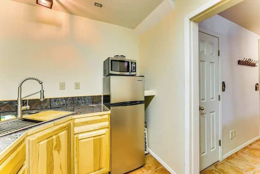 3 Mi to Angel Fire Resort! Quaint Apt on 2 Acres