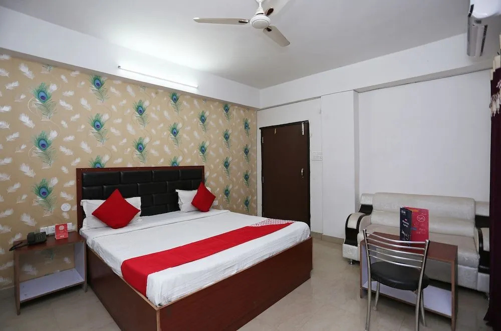 OYO 24694 Hotel Satya Inn