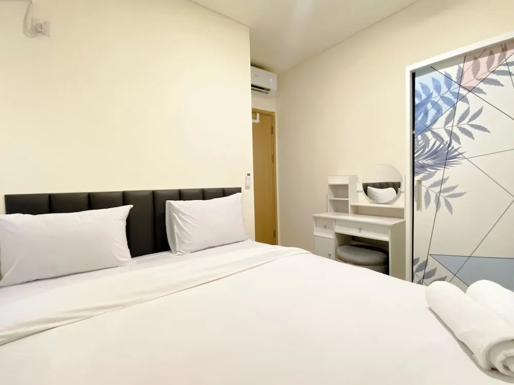 Restful And Modern Look 2Br At Meikarta Apartment