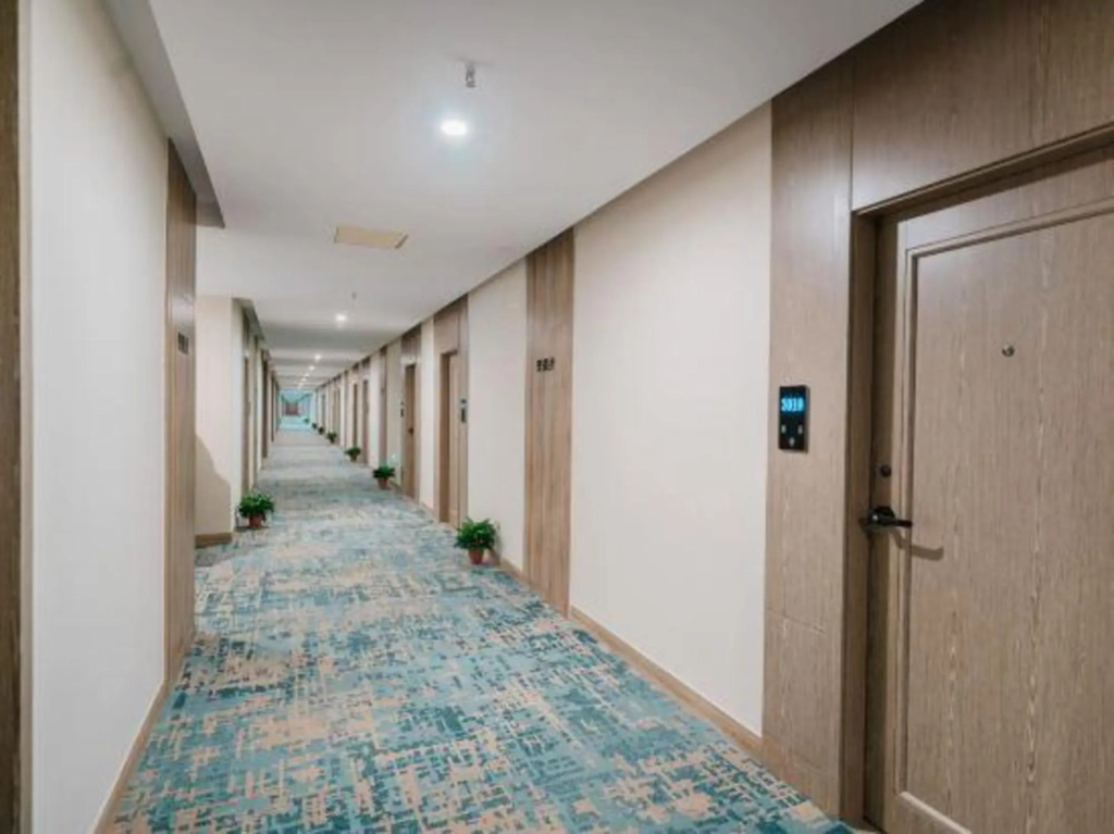 Tianjia Holiday Hotel (Nanjing Tianyin Avenue Metro Station Store)