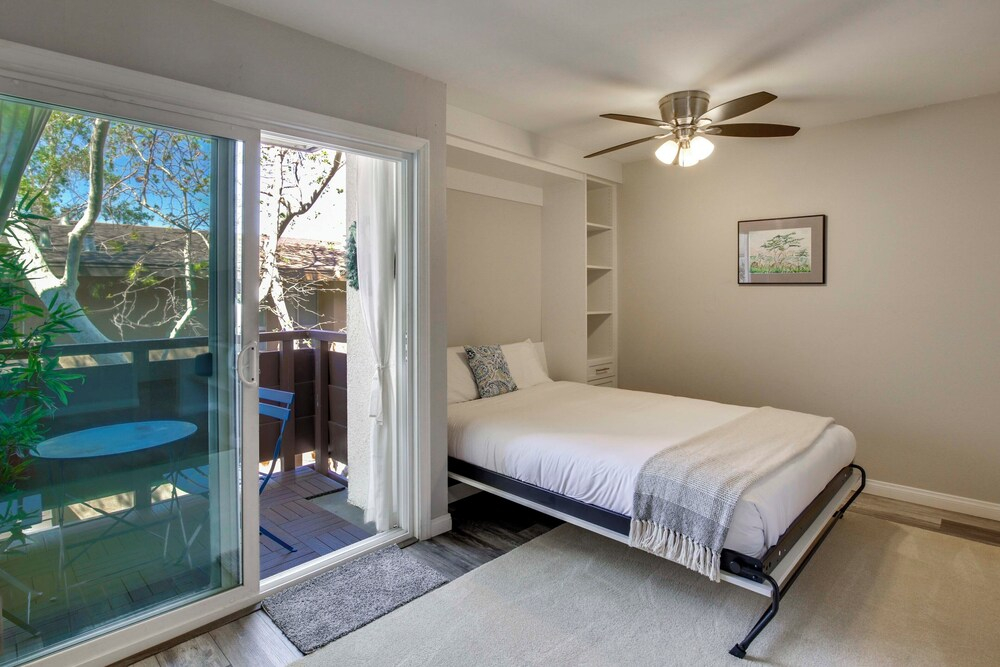 San Diego Studio w/ Pool Access, 2 Mi to Old Town!