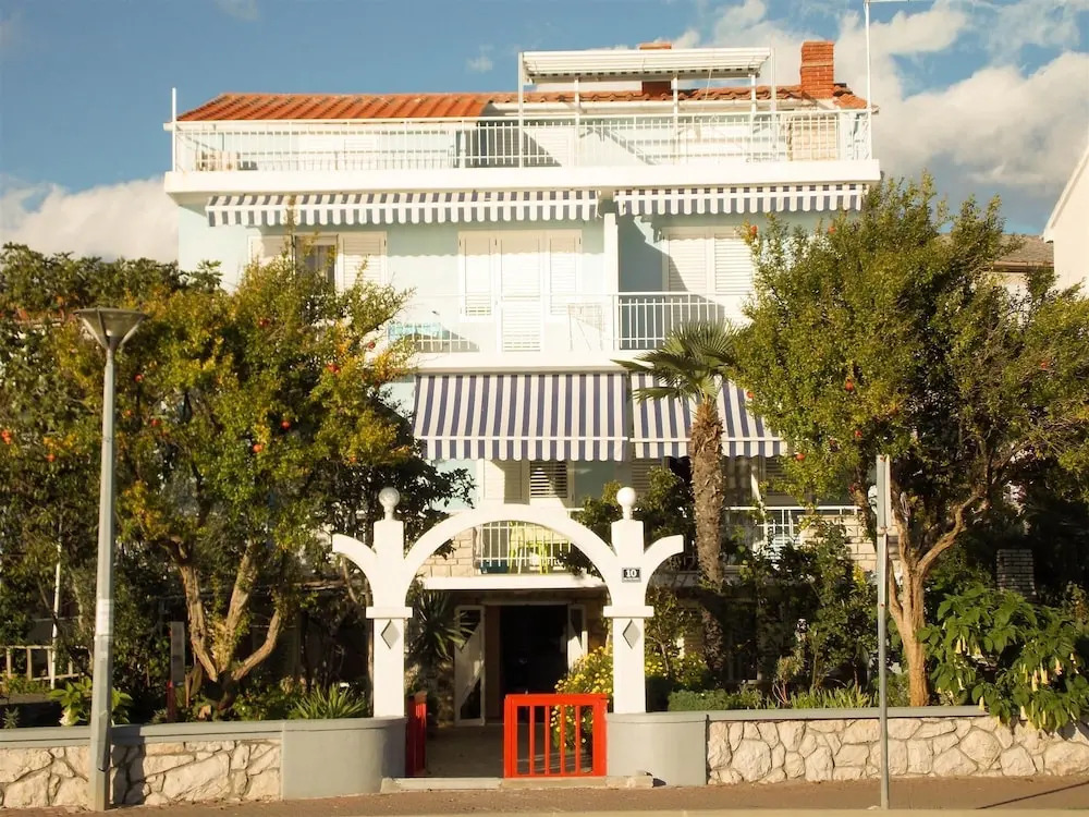 Apartments Tona