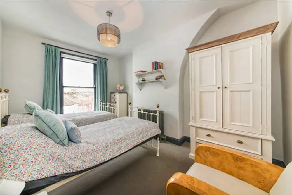 3 Bedroom Apartment with 2 Roof Terraces Sleeps 6 in Fulham