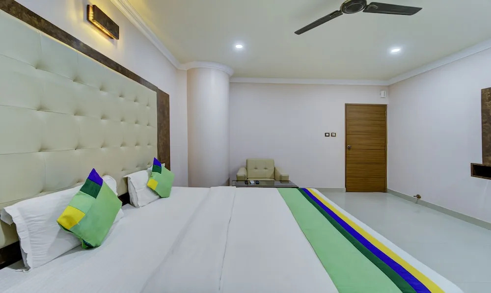 Treebo Trend Howell Suites