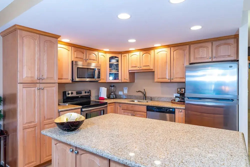 Kamaole Sands 2-204 - Dramatic Ocean and Courtyard Views, 1bd / 2ba, AC, Wi-fi