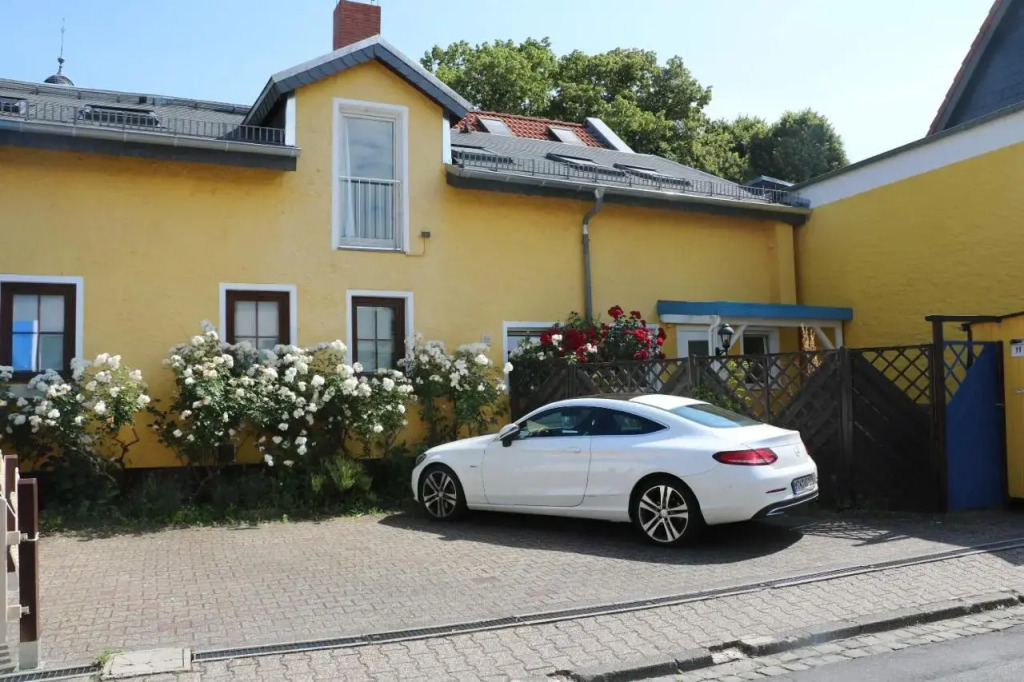Gelbeshaus1