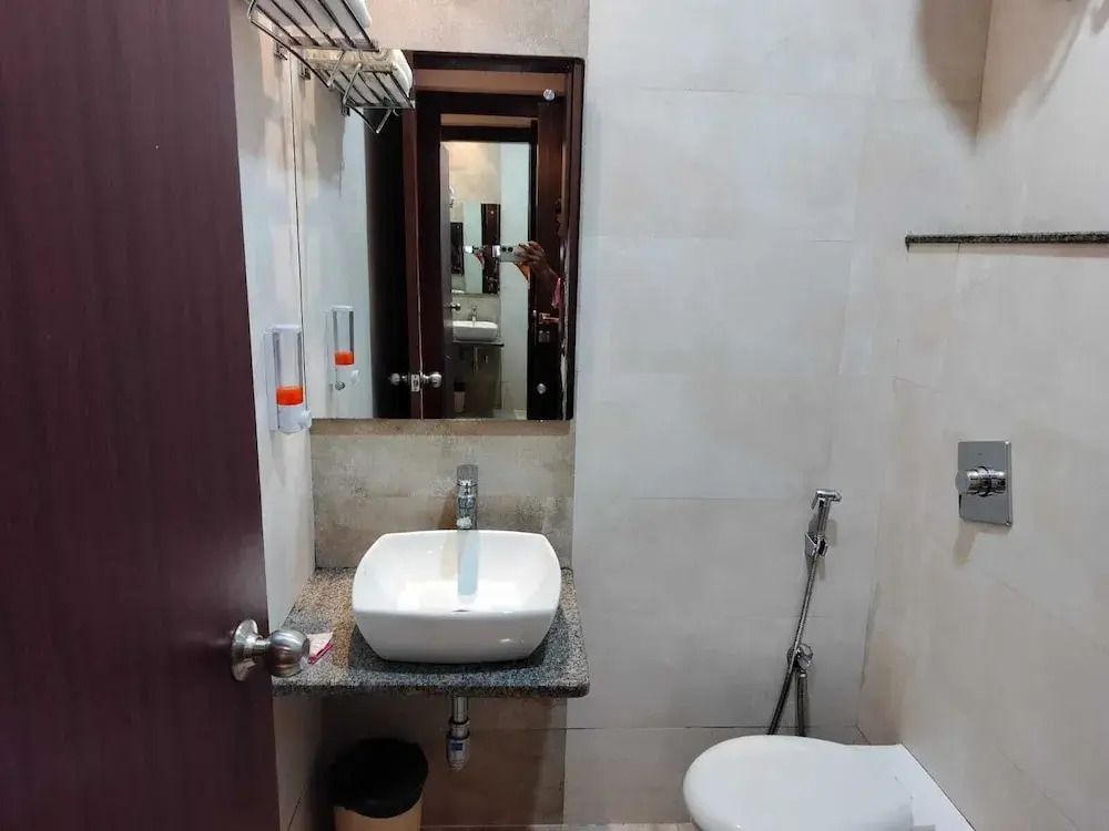 Hotel Golden Crown - 600m to Kashi Vishwanath Temple
