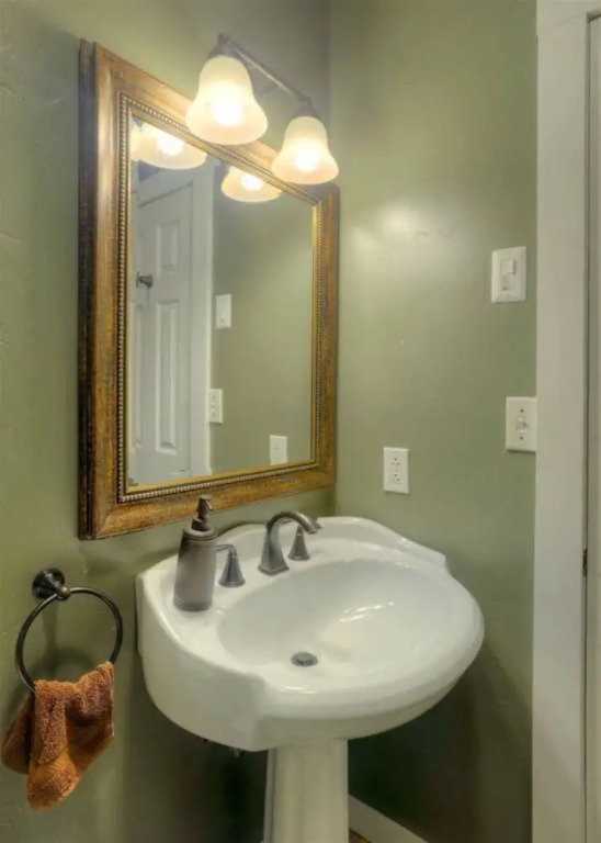 Jarvis Condo 109