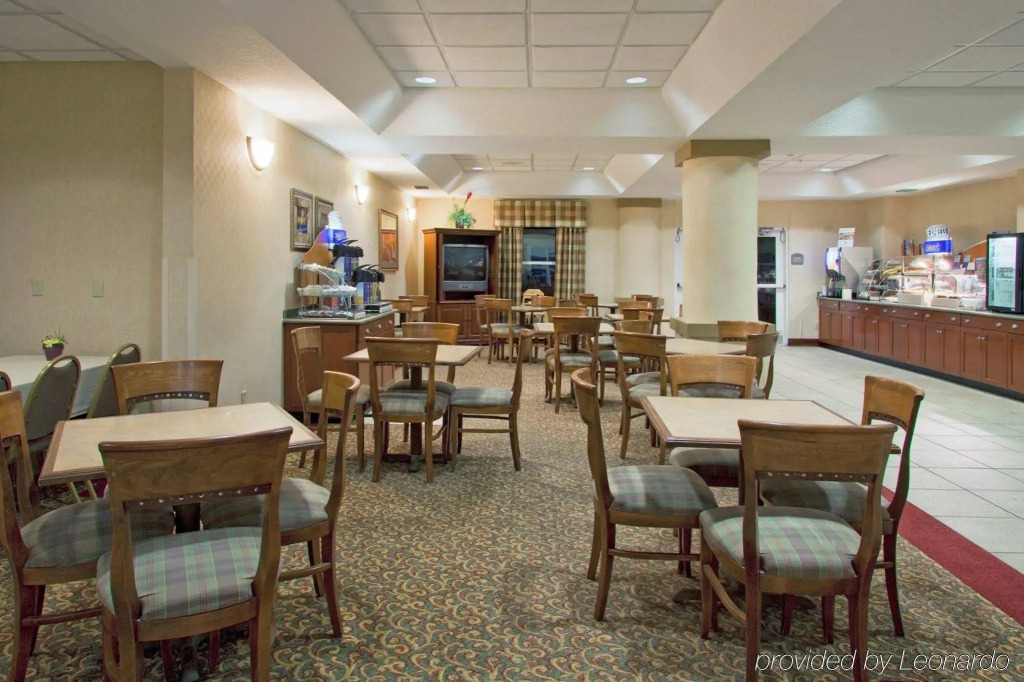 Holiday Inn Express & Suites Orlando International Airport by IHG