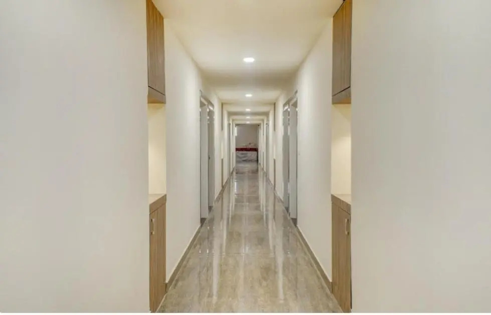 OYO 47017 Hotel Hallmark