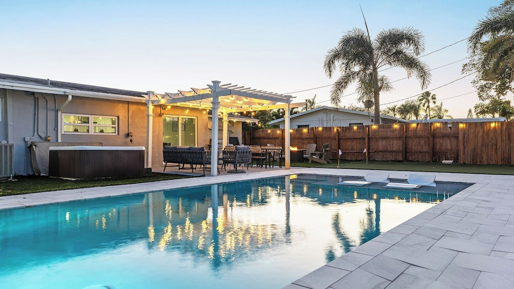 Pool, Hot Tub & Putting Green Near Deerfield Beach Oasis on Fourth by Avantstay