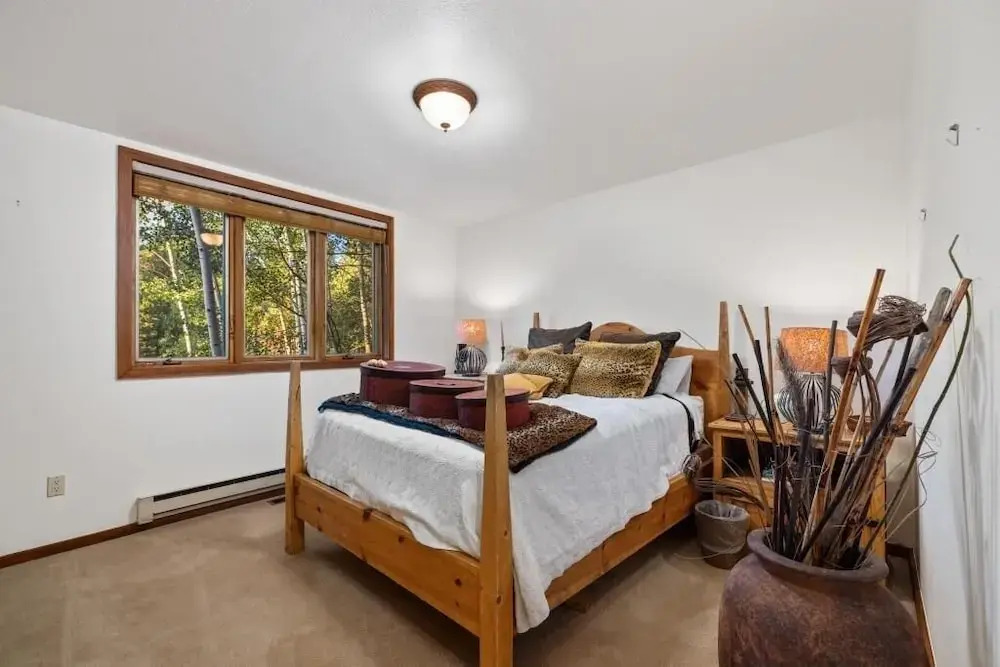 82 Lenawee Lane 5 Bedroom Home
