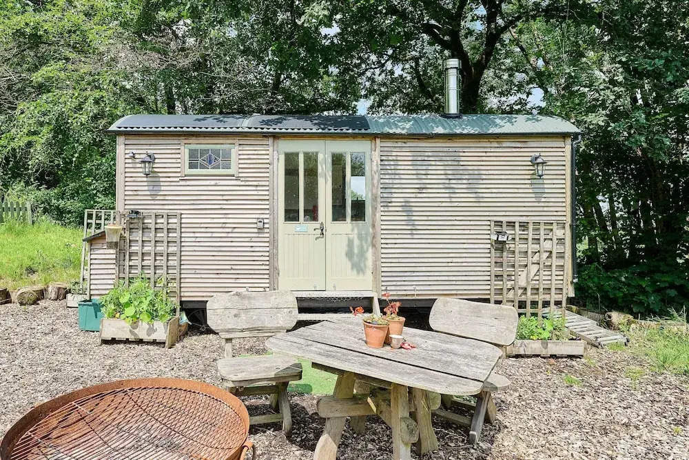 Host Stay Dipple Farm Shepherds Hut