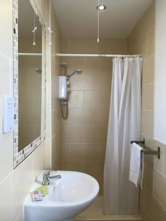 OYO Wave Crest Hotel
