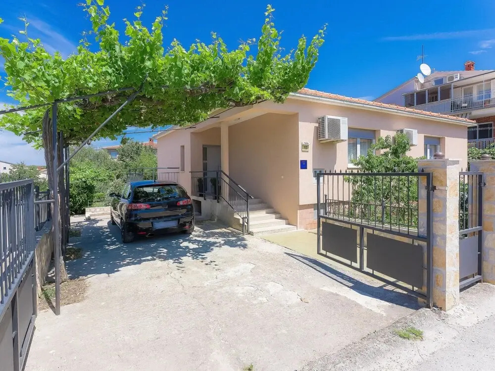 Rovere Pula in Pula With 2 Bedrooms and 1 5 Bathrooms