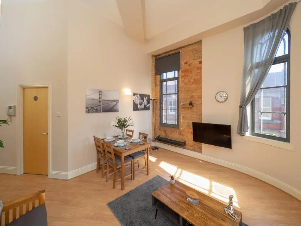 Apartment 16 Broadway House