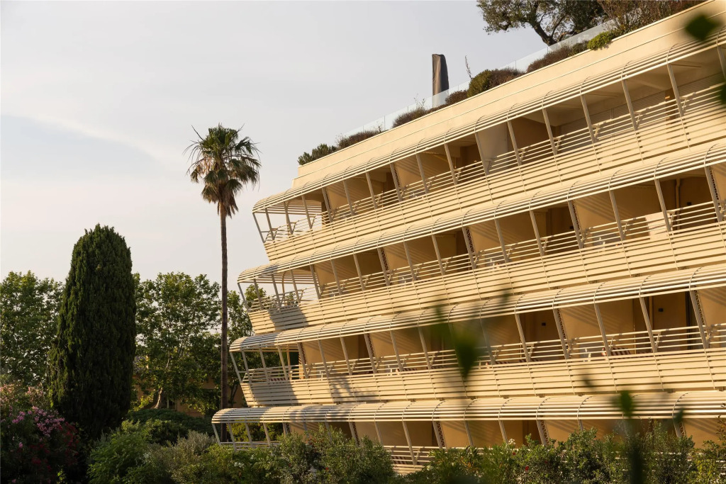 Hotel Ventura Saint-Tropez, Tapestry Collection By Hilton