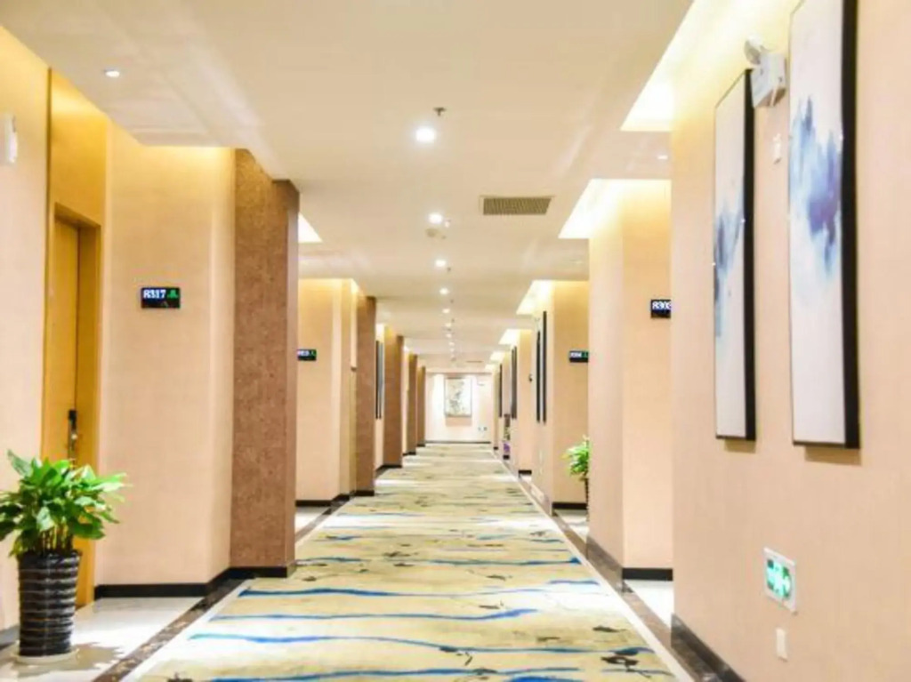 Gujing Junlai Hotel (Feidong Pazhou Central Plaza Hui Mall)
