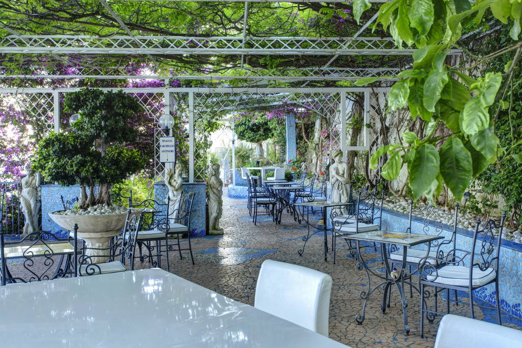 Lloyds Baia Hotel