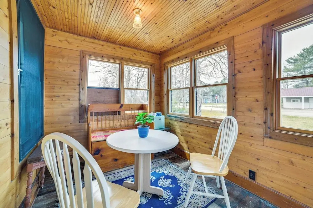 Snowmobiling Hub! Mackinaw City Home 3 Mi to Beach