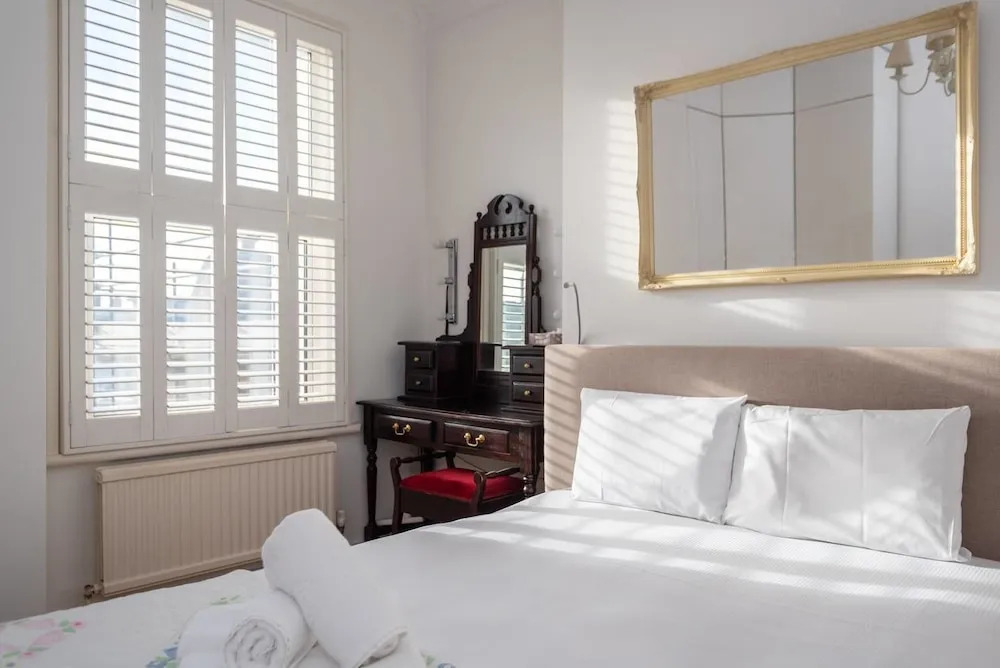 Wonderful 2 bed by Queen's Park, for 6 Guests!