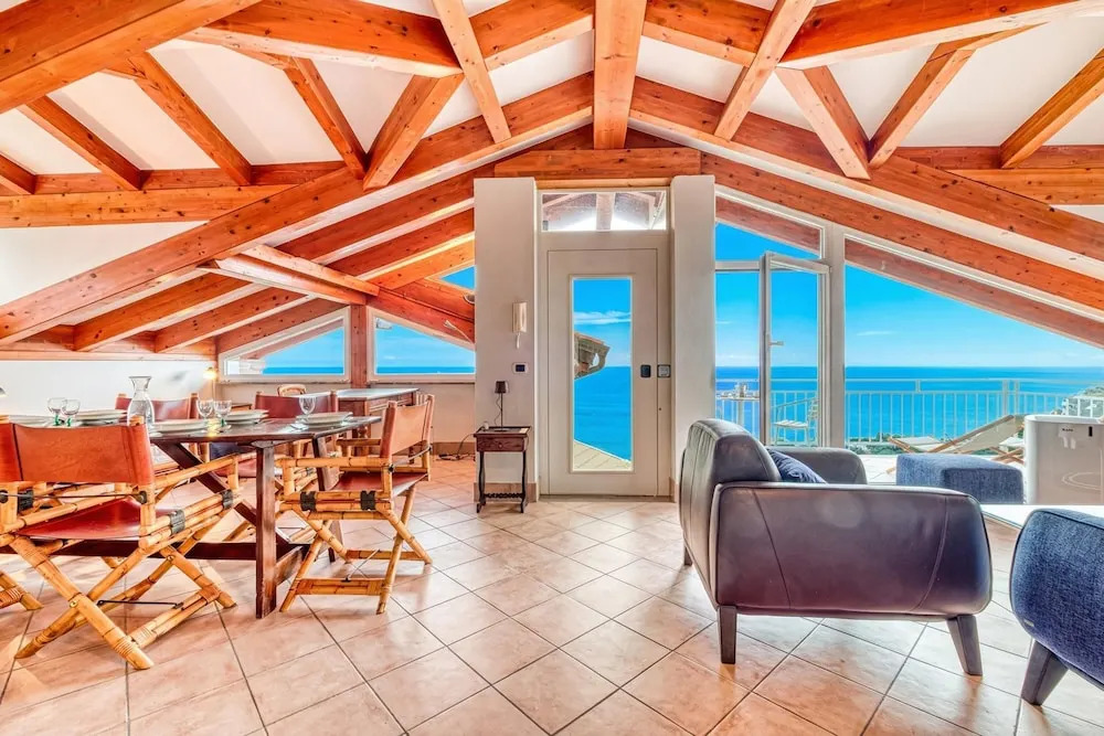 Villa Luce del Sol with Pool - L - Happy Rentals