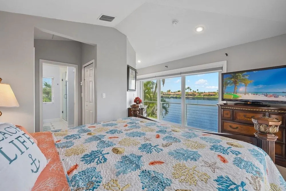 Luxurious Villa, Water Views, Heated Pool and Spa - Villa Lakeside Lookout - Roelens