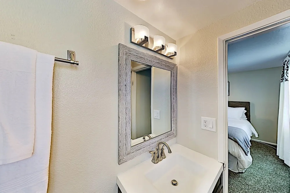 Family Friendly W/ Heated Pool & Waterslide 4 Bedroom Home