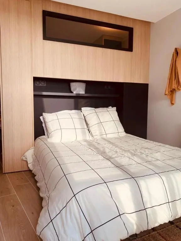 LE CALI, P2 Cabine dans une résidence avec piscine, vue mer et parking privé